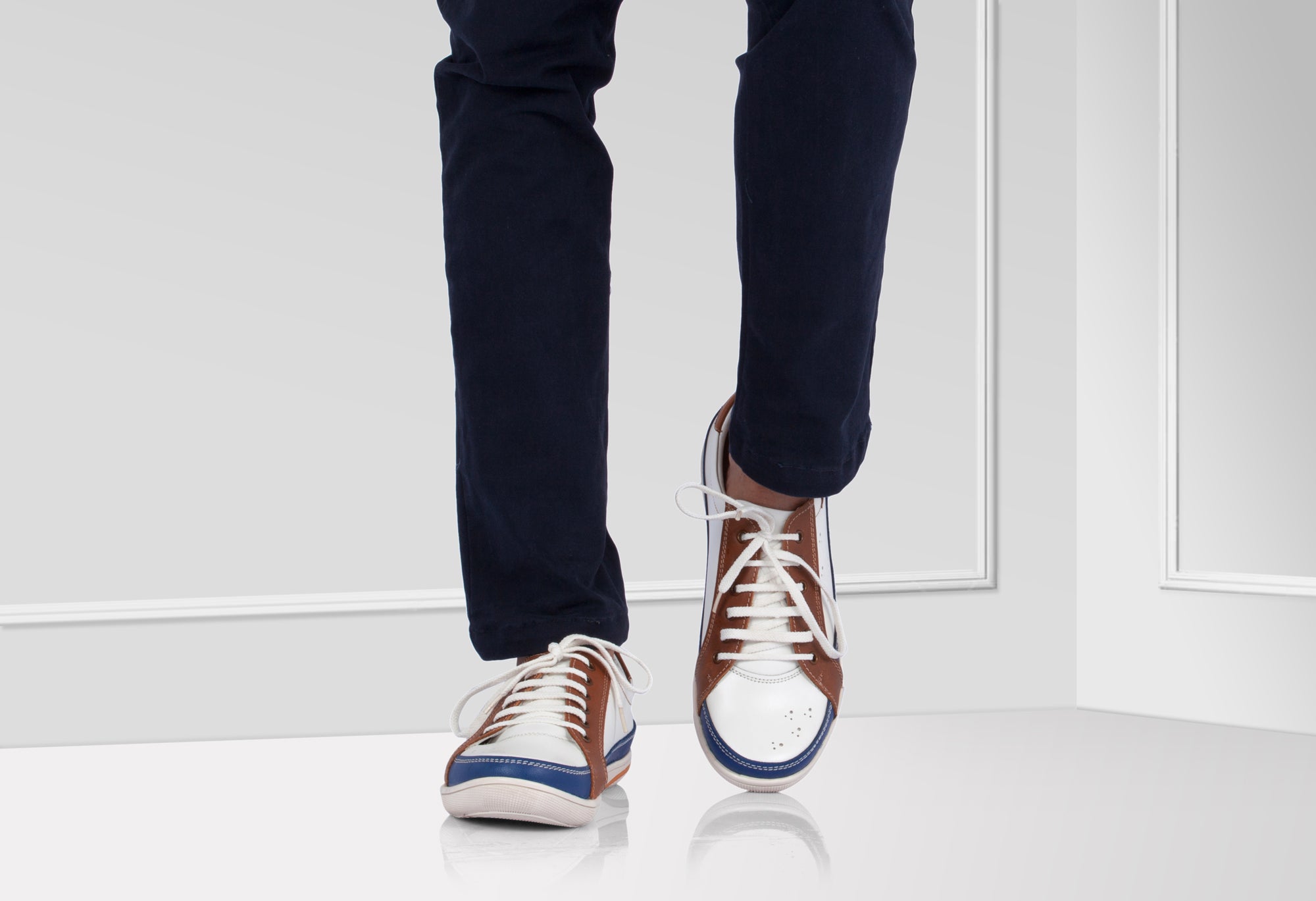 Pure Leather White Sneakers - Moscow, RONWH415PER - Showcase Image 2
